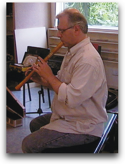 Greg Dikmans playing a 'Ganassi' alto recorder
