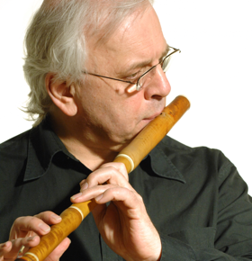 Greg Dikmans playing a 'Rottenburgh' baroque flute