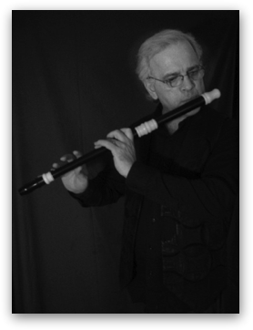 Greg Dikmans playing an ‘Hotteterre’ baroque flute